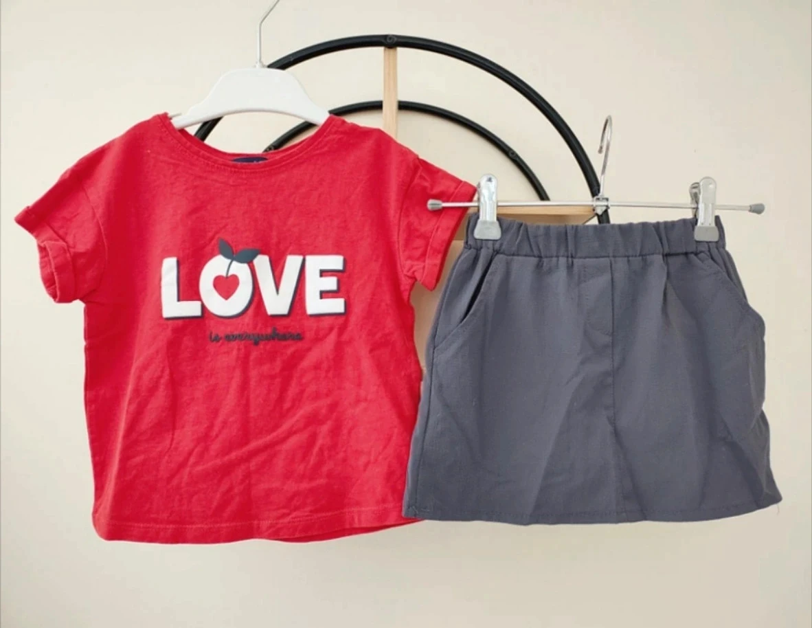 4 ans ensemble été teeshirt Okaïdi et jupe kiabi